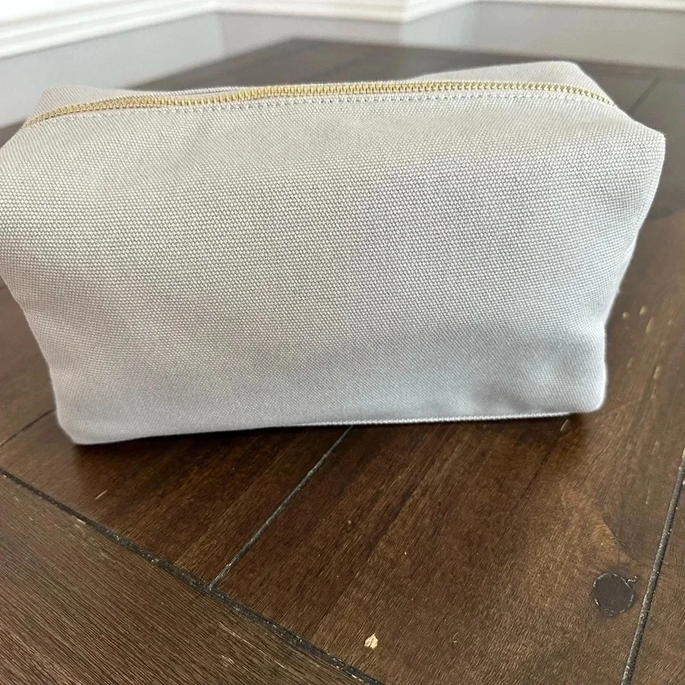 Harklinikken cosmetics bag